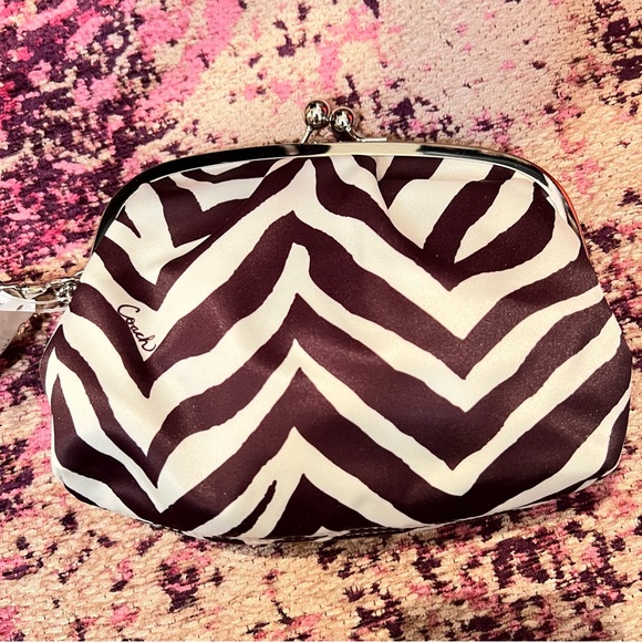 NWT Coach Zebra Frame Wristlet - Picture 5 of 9